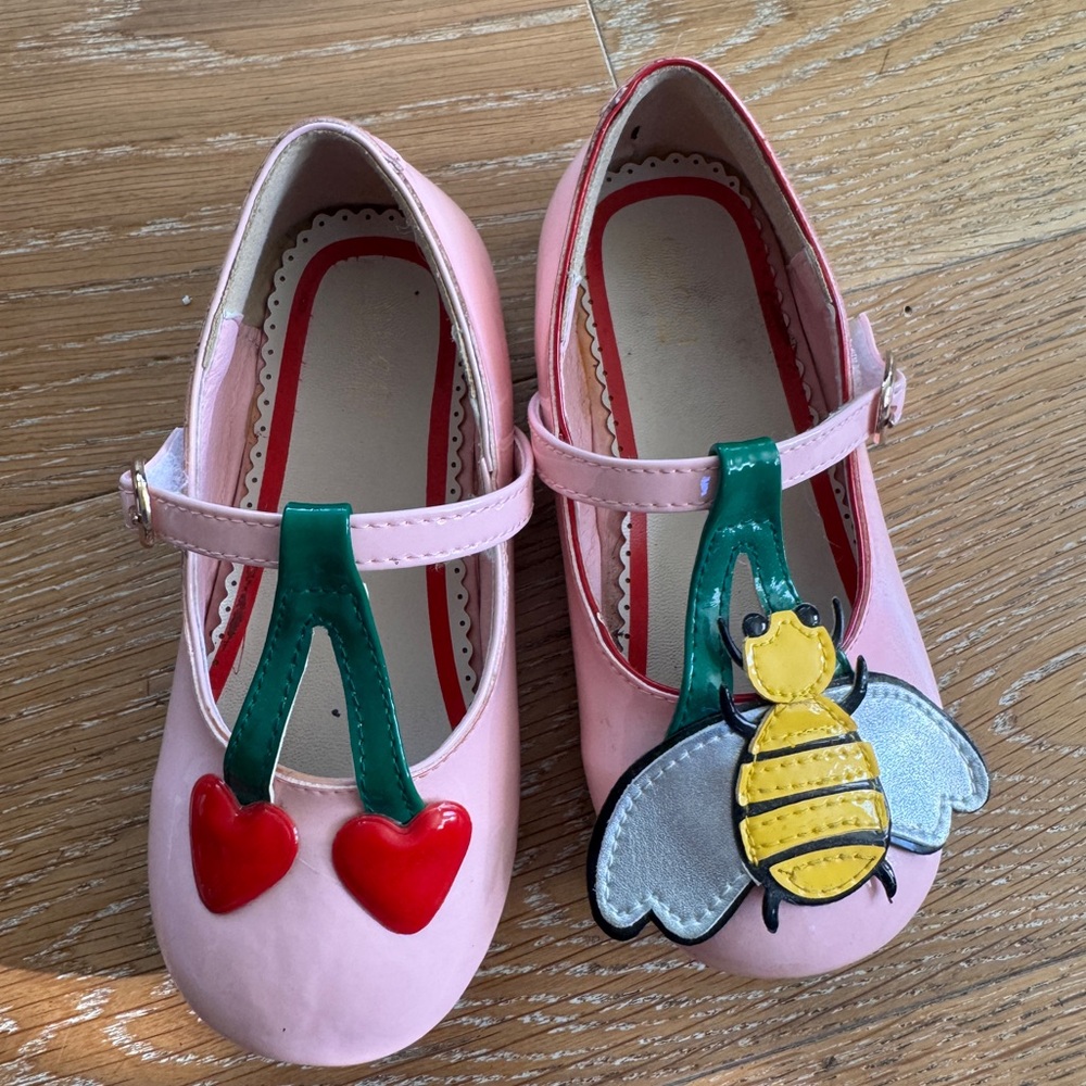 Used 95% new Pink Cherry Bee Shoes – Size CN30 / US Kids 9 – Cute Spring Shoes